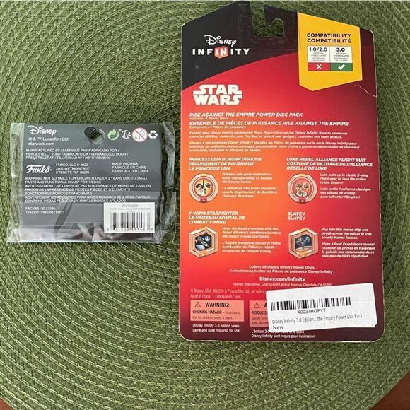Star Wars Disney Infinity 3.0 Power Disc Pack and Enamel Pin Set  NWT - Picture 4 of 10